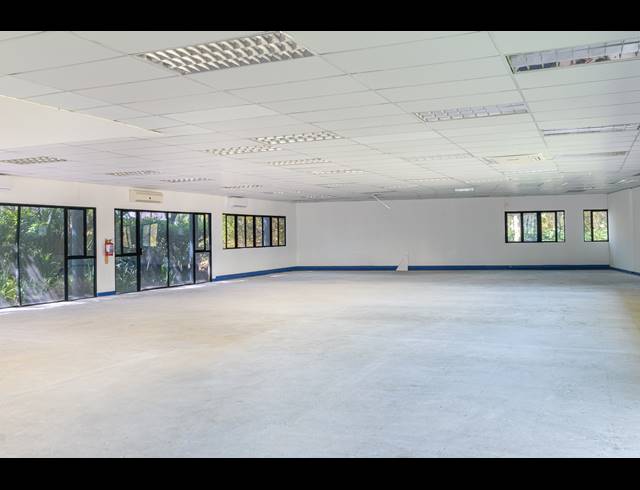 1,610M² OFFICE FOR SALE IN WOODMEAD